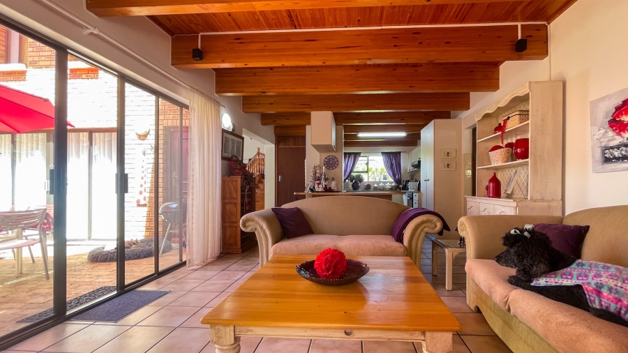 5 Bedroom Property for Sale in Glentana Western Cape